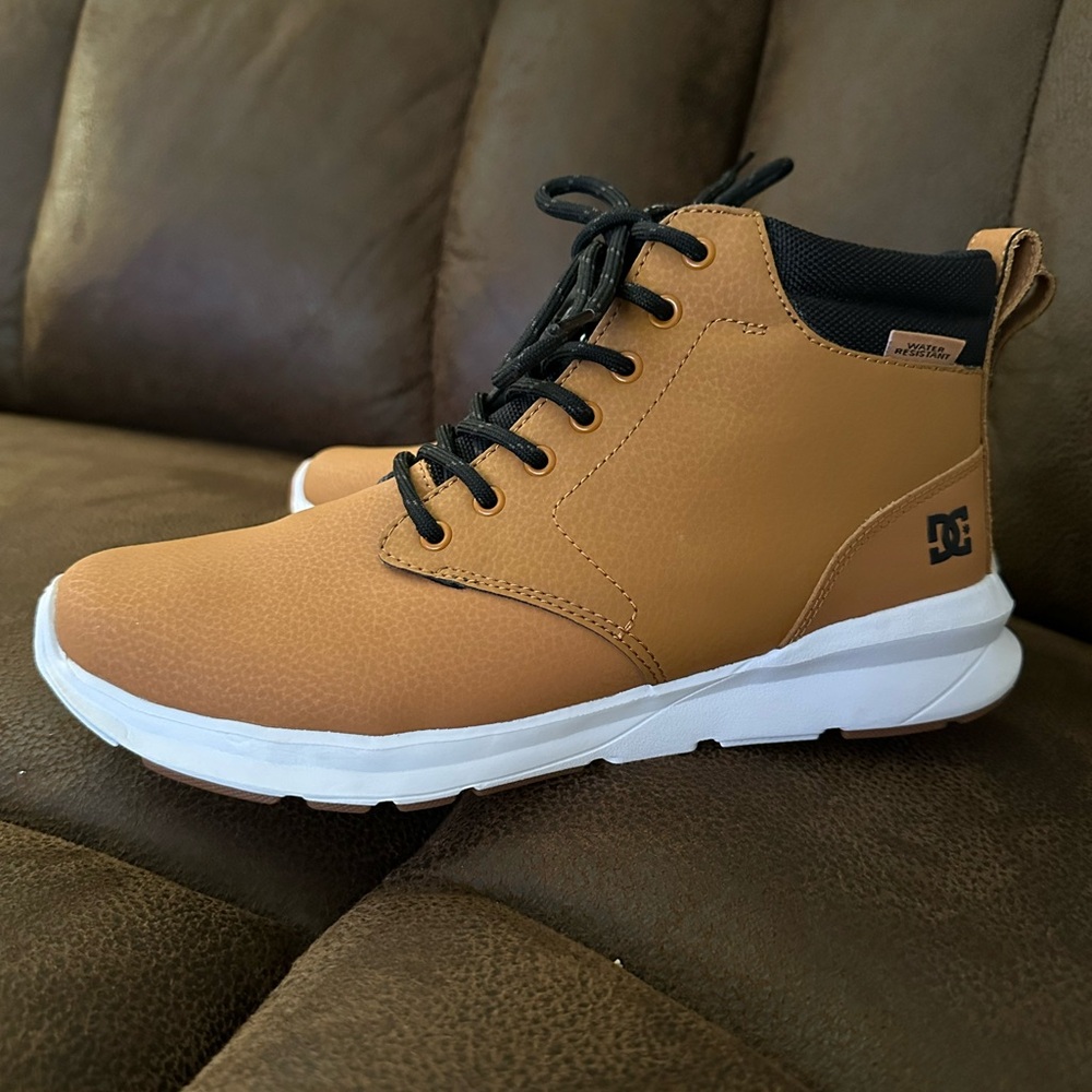 DC Tan and Black Athletic Shoes with Cushioned Sole